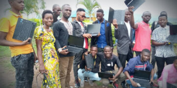 Sud-Kivu/Uvira : Distribution des Ordinateurs Portables aux Etudiants de L’UCU et de l’ISTU à Uvira