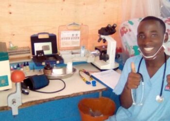 Sud-Kivu : Rénovation de la Clinique Naturopathique d’Uvira, la population du milieu remercie l’honorable Luc Mulimbalimba