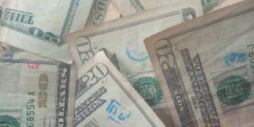 Nord-Kivu : Le gouverneur militaire promet l’arrestation de toute personne qui refuserait les billets de dollars avec de l’encre ou le cachet