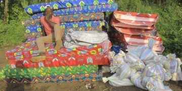 Éruption volcanique : La population pygmée de Nyiragongo bénéficie d’une assistance du député national Luc Mulimbalimba