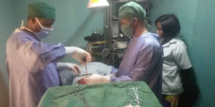 Uvira : Campagne médico-chirurgicale sponsorisée par l’honorable Luc Mulimbalimba Masururu