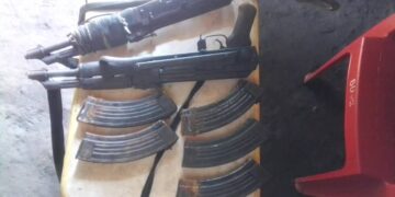 Uvira : Deux armes aka 47, cinq changeurs et des munitions, ramasser par les Jeunes