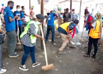 Bukavu : KJN et d’autres organisations de développement rendent salubre le marché Brasserie à Bagira