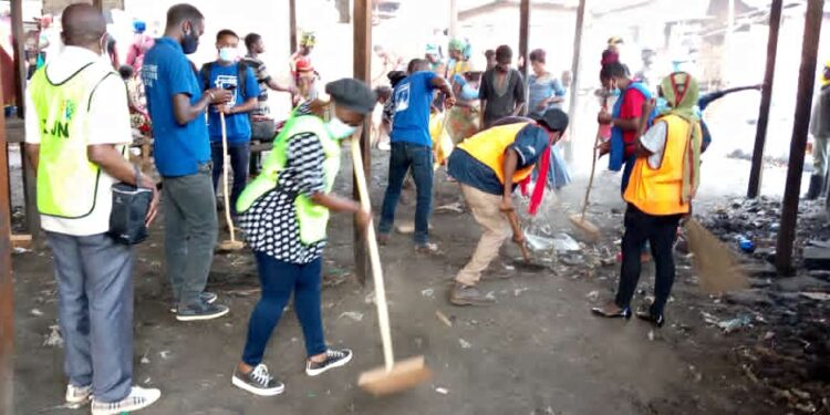 Bukavu : KJN et d’autres organisations de développement rendent salubre le marché Brasserie à Bagira