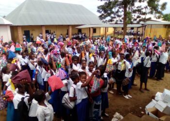Sud-Kivu : Lancement du programme « Santé et Hygiène pour les filles » à Uvira par l’honorable Luc Mulimbalimba Masururu