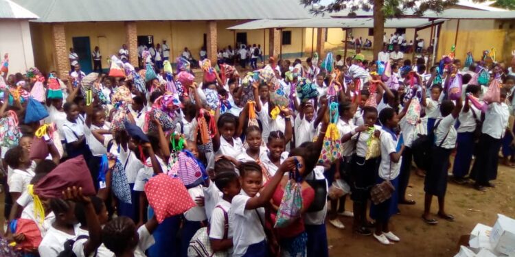 Sud-Kivu : Lancement du programme « Santé et Hygiène pour les filles » à Uvira par l’honorable Luc Mulimbalimba Masururu