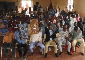 Uvira : Pâques 2022, L’honorable Luc MULIMBALIMBA a fêté avec les Agents de son Organisation MHCD a Cette Occasion 