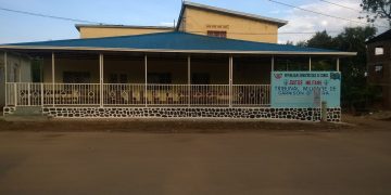 Uvira : Deuxième jour consécutif du procès en flagrance d’un élément de la police nationale congolaise PNC uvira qui a tiré sur un jeune garçon de Kalimabenge à Uvira.