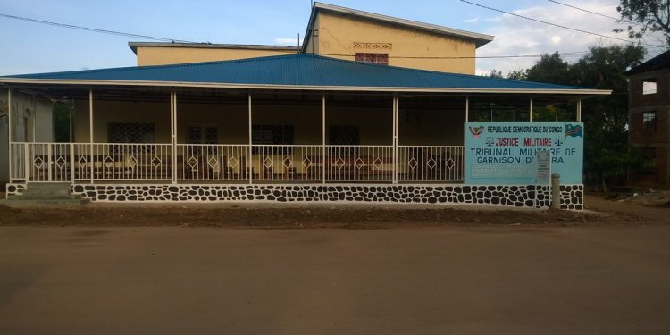 Uvira : Deuxième jour consécutif du procès en flagrance d’un élément de la police nationale congolaise PNC uvira qui a tiré sur un jeune garçon de Kalimabenge à Uvira.