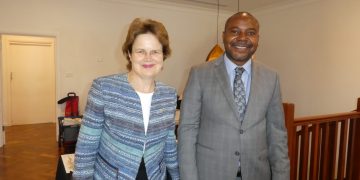 RDC : Des hôtes Australiens saluent la vision et les actions de développement de Luc MULIMBALIMBA et son organisation MHCD