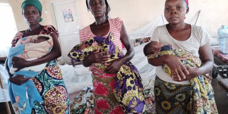 Campagne médico-chirurgicale à Uvira : Plusieurs femmes accouchent gratuitement, grâce à l’honorable Luc Mulimbalimba