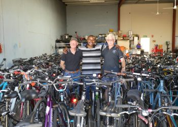 Australie : l’honorable Luc Mulimbalimba reçoit un conteneur de 450 vélos qui arrivent incessamment à Uvira