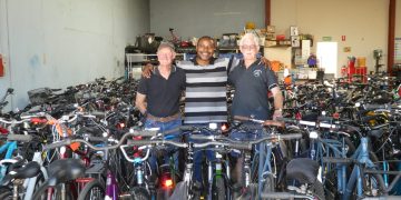 Australie : l’honorable Luc Mulimbalimba reçoit un conteneur de 450 vélos qui arrivent incessamment à Uvira