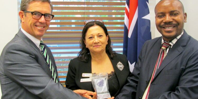 Australie : l’homme fort Luc Mulimbalimba toujours en action