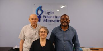 Australie : le Dr Luc Mulimbalimba obtient un accord de partenariat entre l’organisation LEM et le MHCD