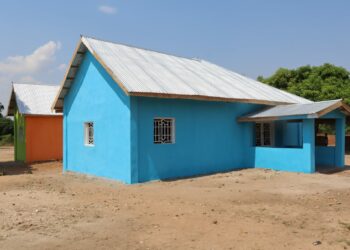 Uvira : le Dr Luc Mulimbalimba construit une salle polyvalente à Kinanira (Sange)