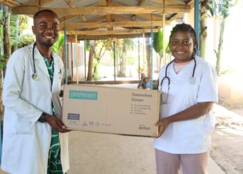 UVIRA : Luc Mulimbalimba fait un don des matériels et équipements médicaux à l’hôpital qui porte son nom.