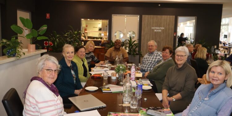 Uvira : Programme de distribution des vêtements et des kits d’hygiènes par Luc MULIMBALIMBA.